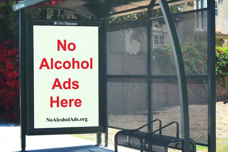 Qanunvericilik alkoqolli içki reklamına hansı məhdudiyyətlər qoyub?